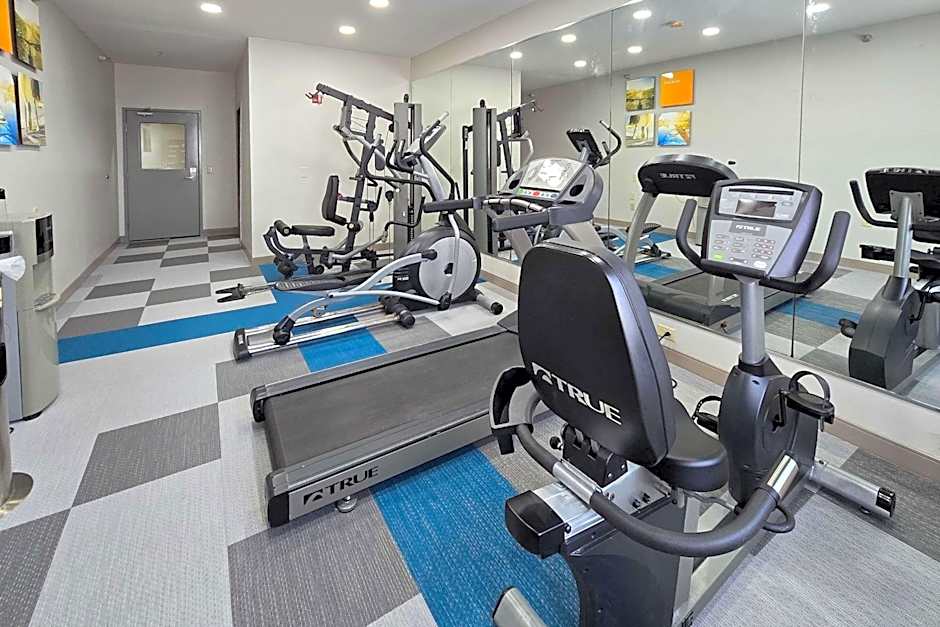 Comfort Suites Terre Haute University Area