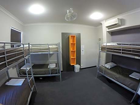 Bed in 10-Bed Mixed Dormitory Room (ages 18 - 35 only)