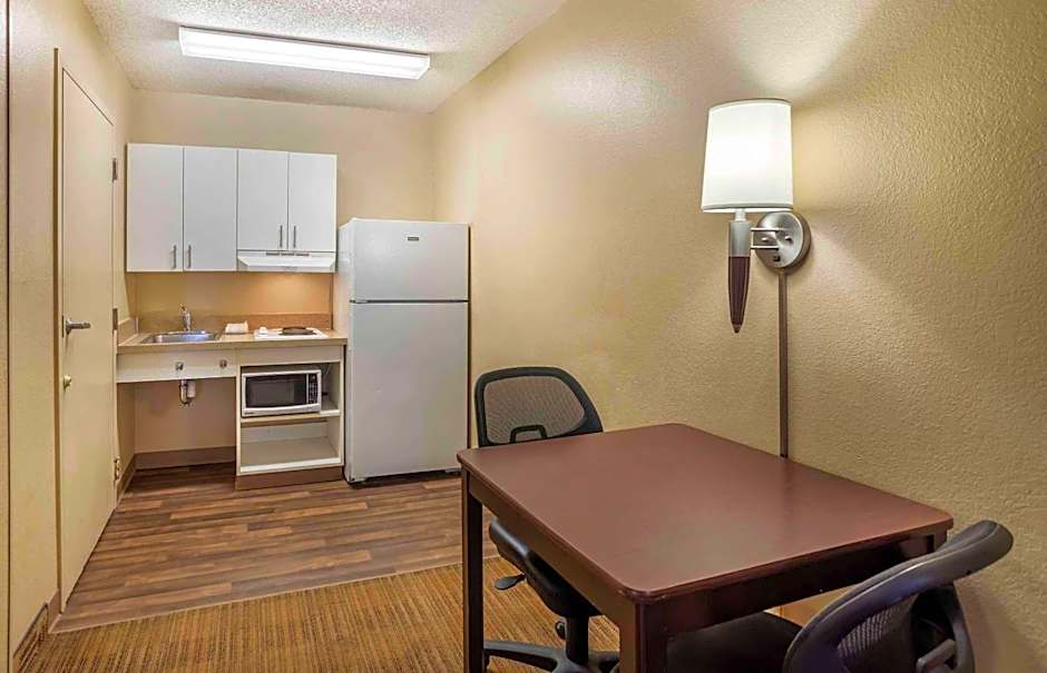 Studio 6 Suites Fresno North CA
