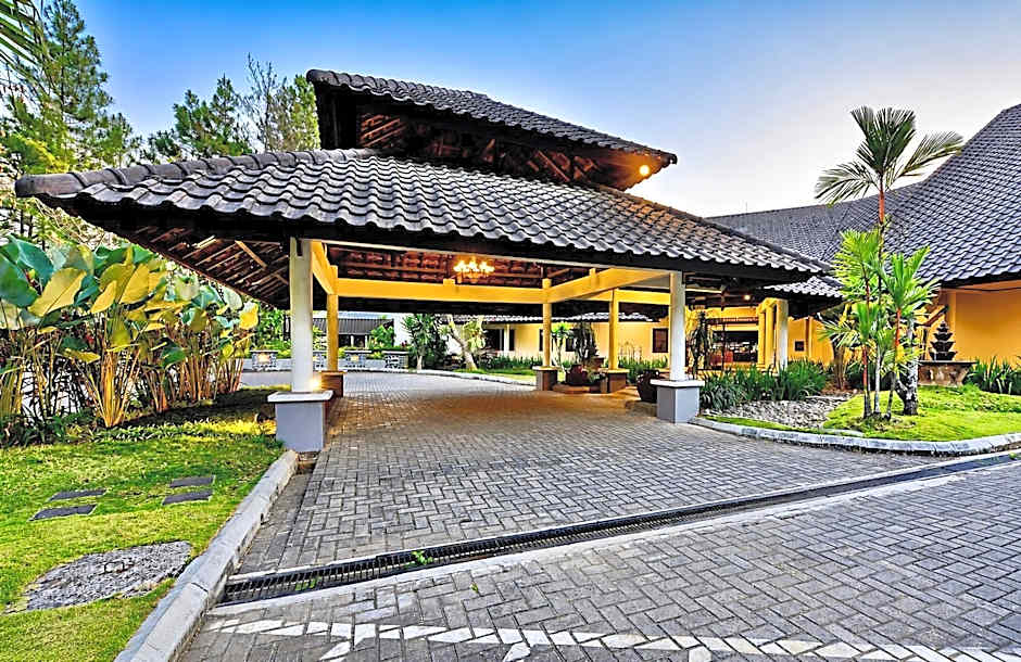 Grand Whiz Hotel Trawas