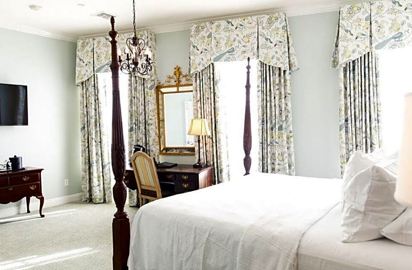 Bienville House