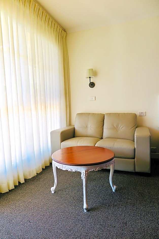 Summerhill Motor Inn - Adults Only