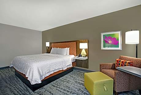 1 Queen Mobility Access W/Tub Nonsmoking