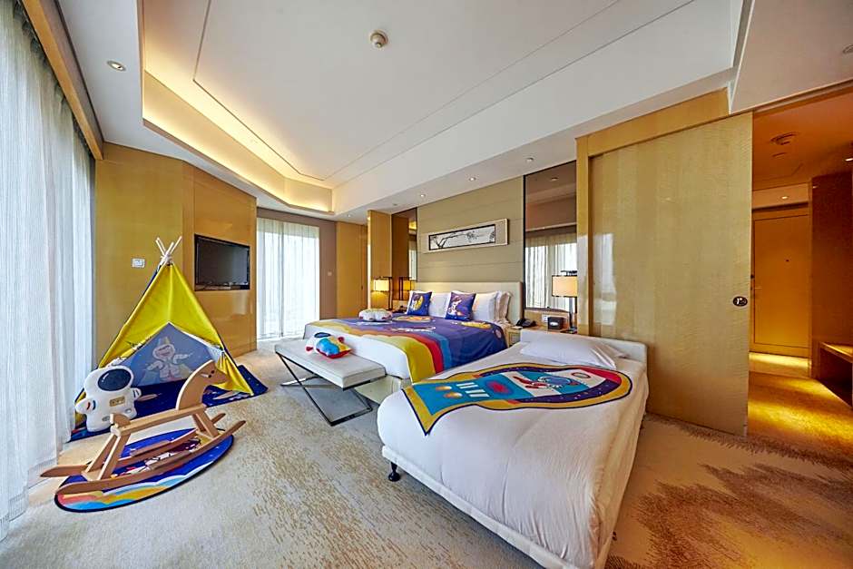 Photo 1 of 5 of Family 1 King Bed Suite, Sea View