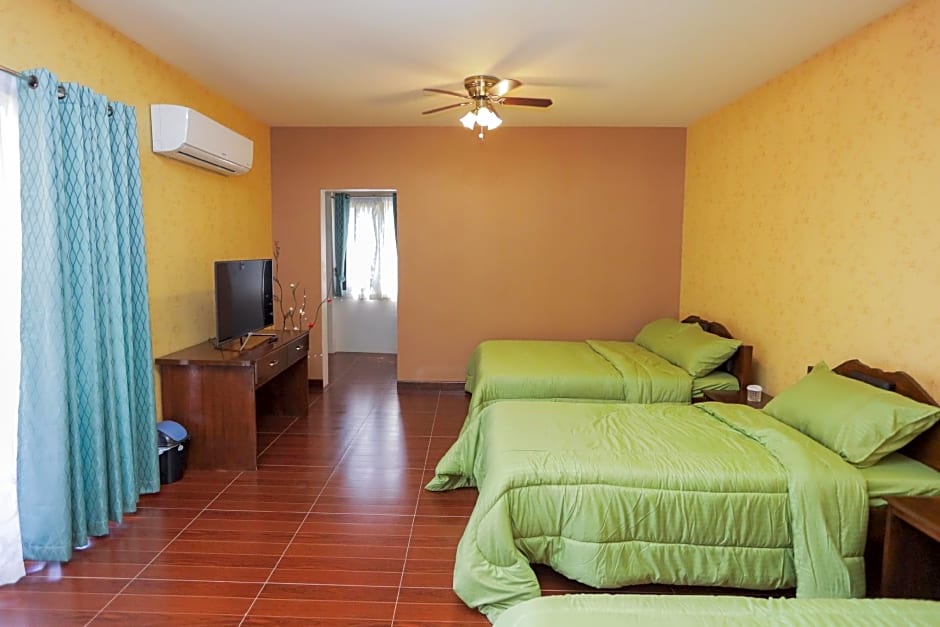 Minshuku KCS Hotel and Restaurant