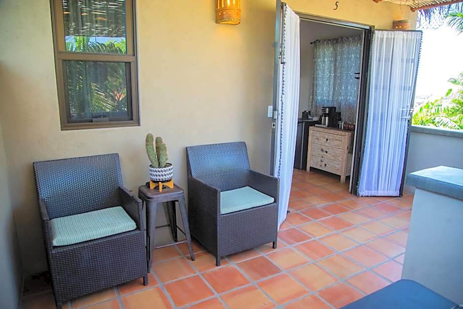 Pure Baja Private Suites-Upscale Property with Infinity Pool and Lush Gardens