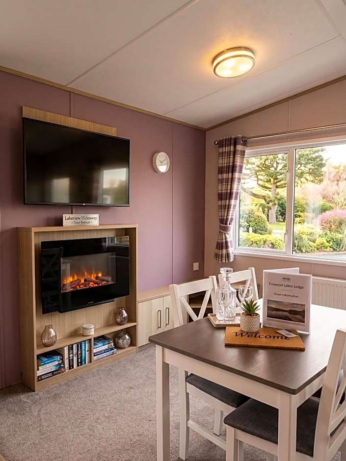 2 Bedroom Lakeview Lodge - Ensuite & Balcony Deck