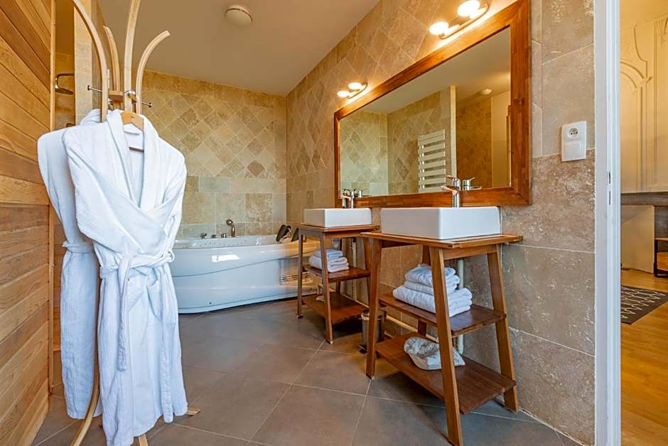 Le Castel Pierre - 7ch&7sdb avec clim, piscine XL, salle fitness et sauna pour 18 personnes