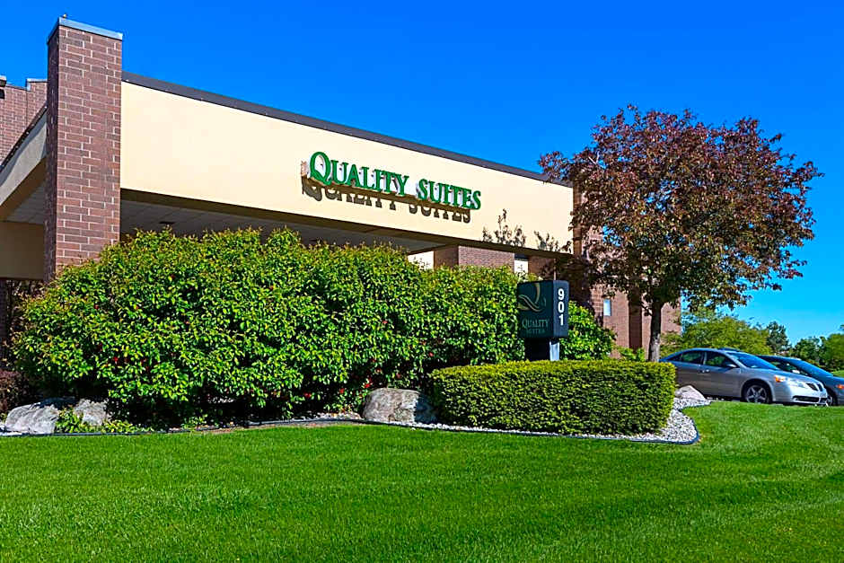 Quality Suites Lansing West