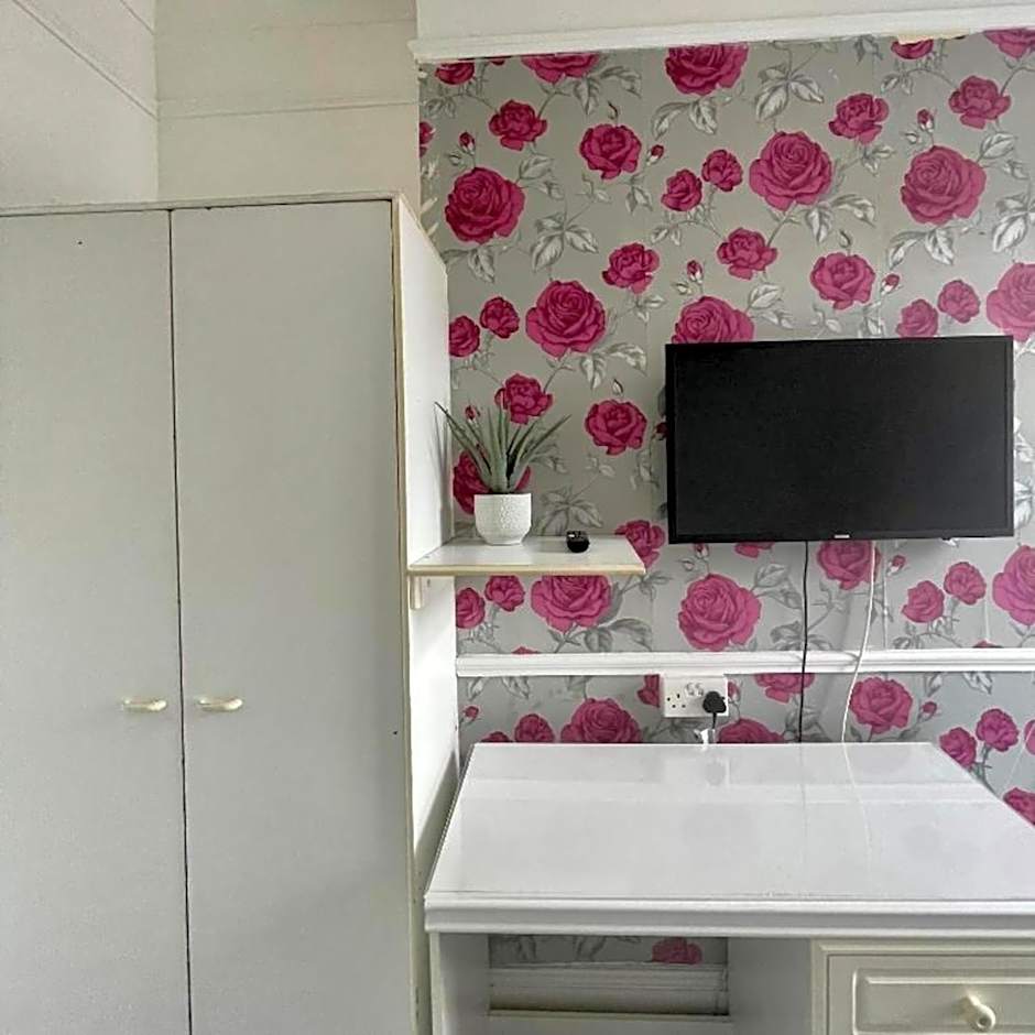 OYO The Lodge Bournemouth