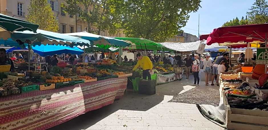 Sweet Home studio Aix en Pce, clim,terrasse,piscine,pkg,resto