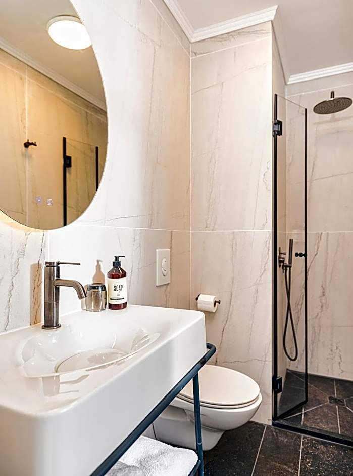 Villa Albi - Machne Yehuda Hotel