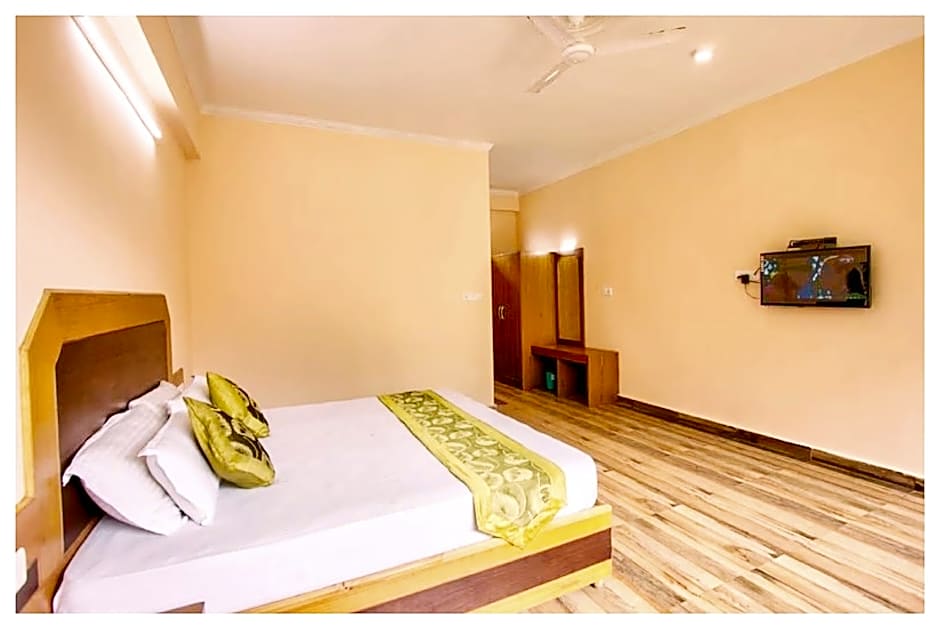 Goroomgo J J Regency Manali