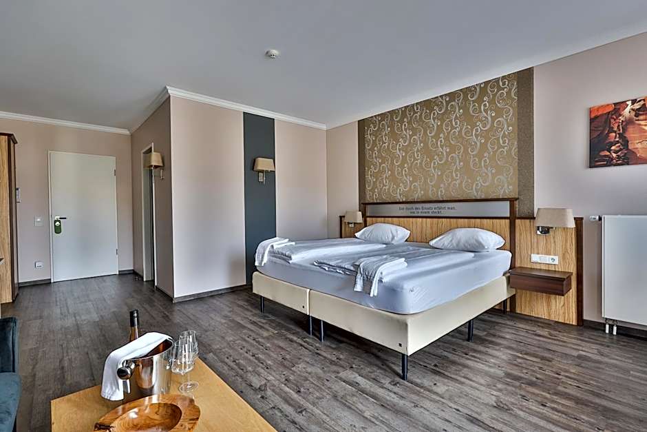 M13 Hotel