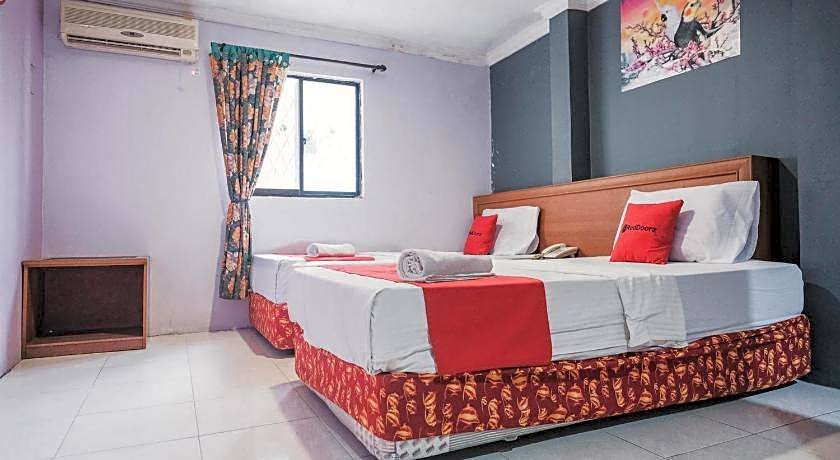 RedDoorz near Nagoya Hill Mall Batam 5