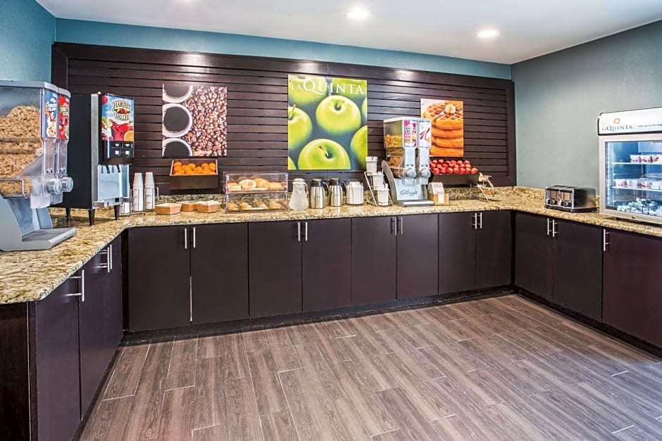 La Quinta by Wyndham O'Fallon, IL - St. Louis