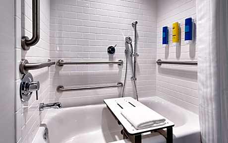 2 Queen Hearing Accessible Room