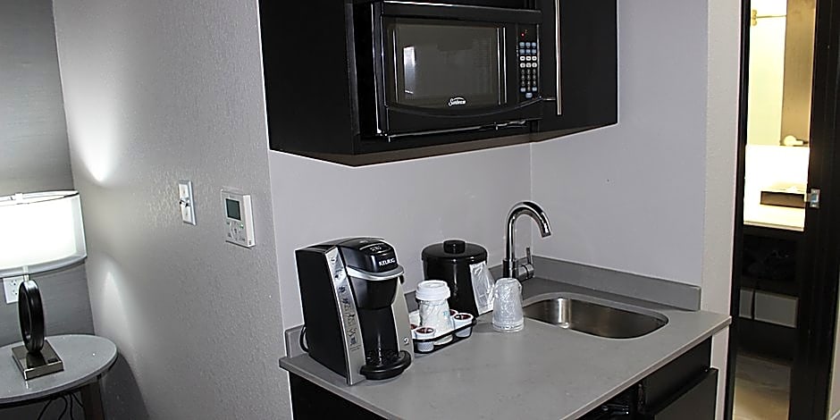 Holiday Inn Express & Suites SHAWNEE-KANSAS CITY WEST