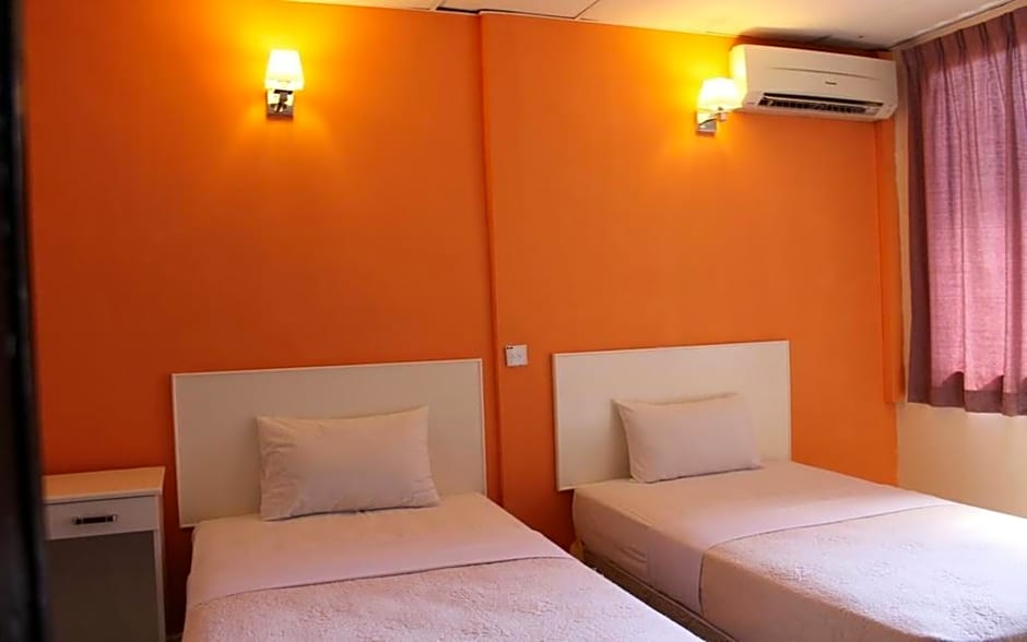 Victoria Hotel And Hostel
