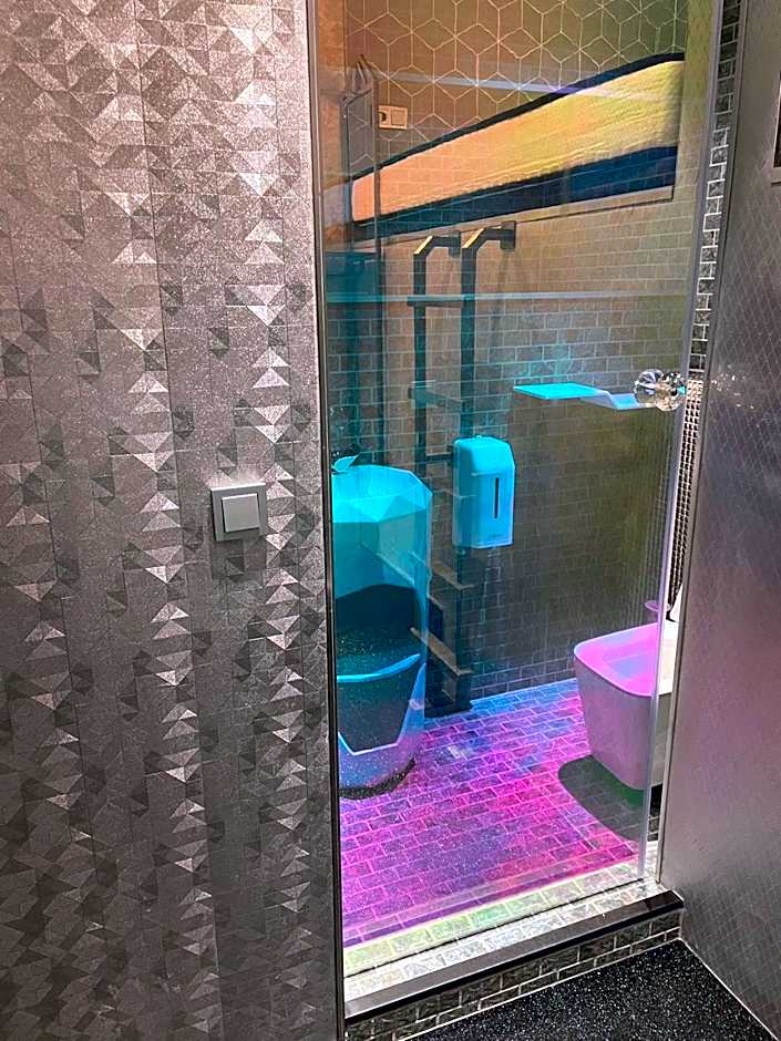 Diamond Capsule Hotel Amsterdam South