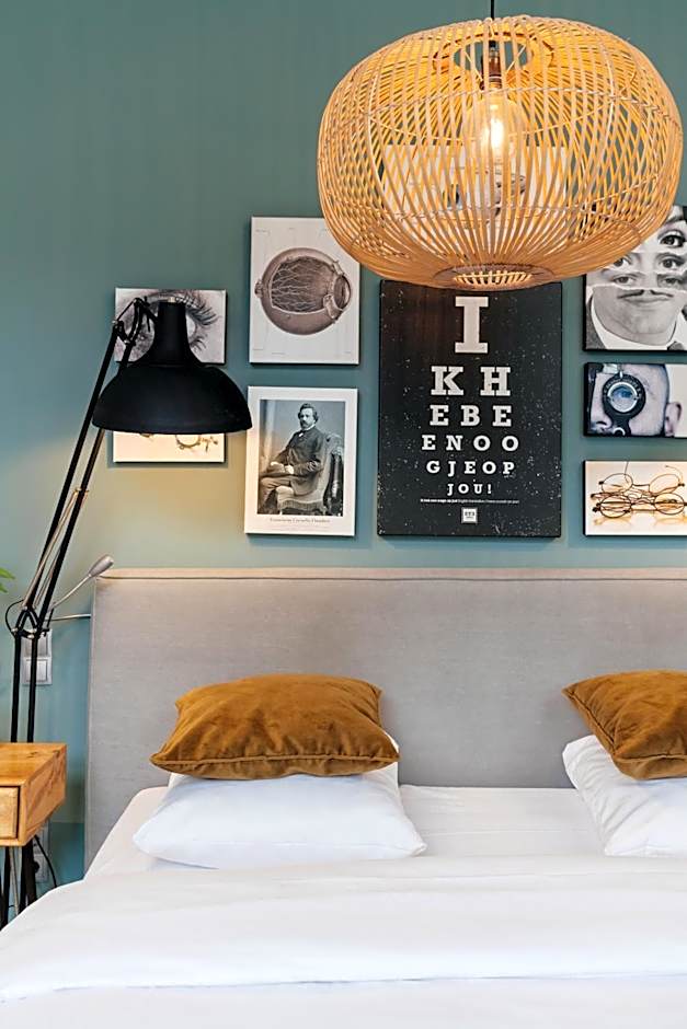 Eye Hotel