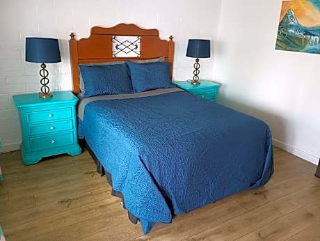 Queen Room with Kitchen