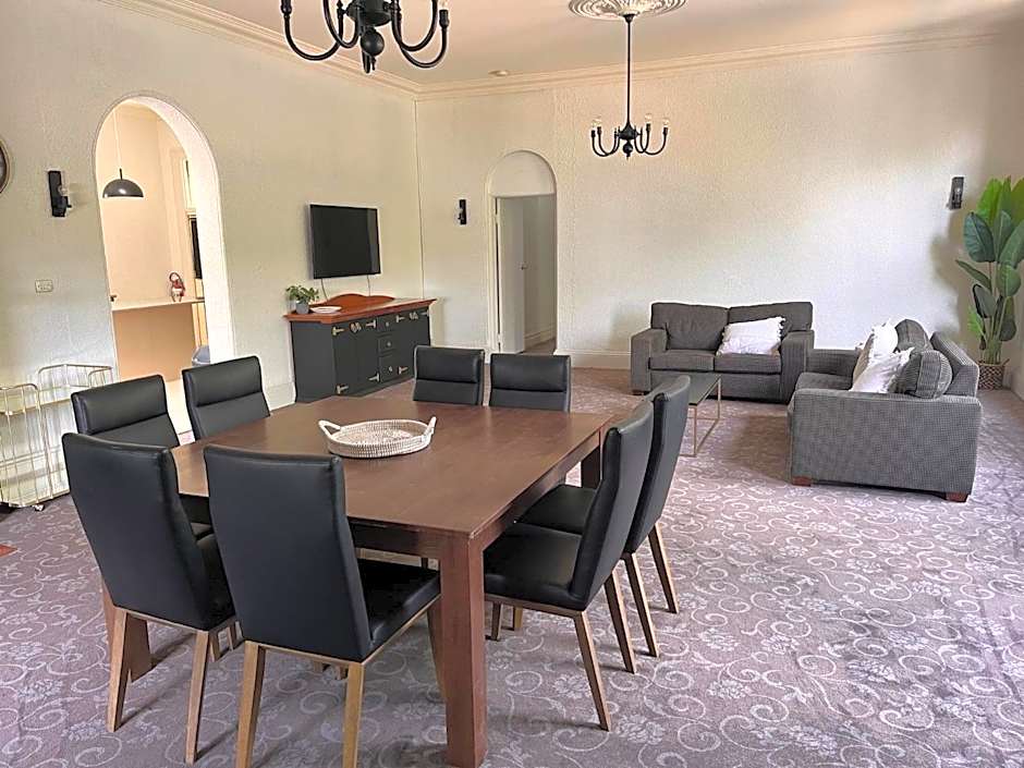 Prince of Wales Motor Inn