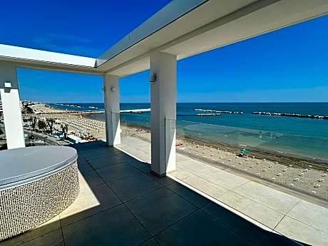 Suite with Jacuzzi and Sea View