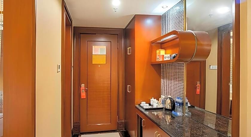 Yijian Holiday Hotel