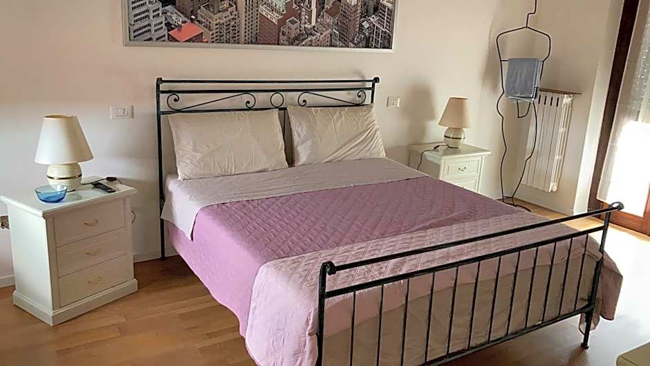 Room Saronno + B&B