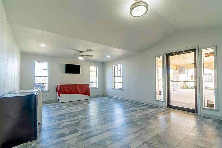 Pleasanton Executive Inn By OYO