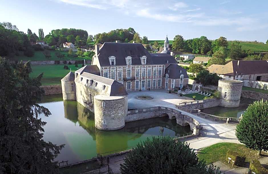 Le Chateau D'Etoges - Les Collectionneurs