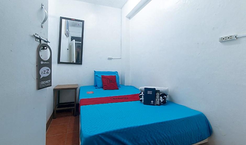 RedDoorz near OWWA Pasay