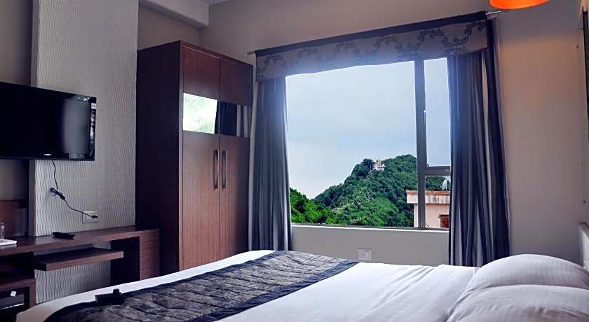 Hotel Sheela Shree Plaza