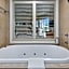 Salt - 2brm apartment with Spa bath and Ocean Views