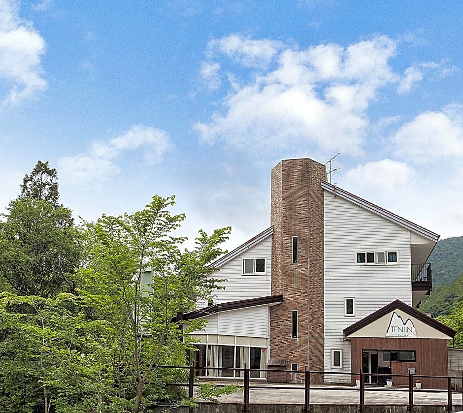Tenjin Lodge