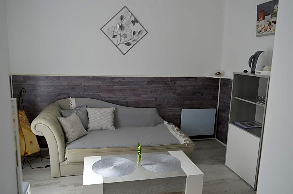 Au Coeur Du Bien Etre, chambre d'hôtes avec piscine chauffée et couverte, SPA, sauna, massages