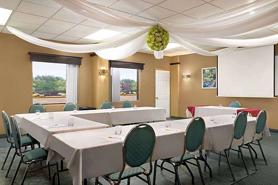 Days Inn by Wyndham Ste. Helene-de-Bagot