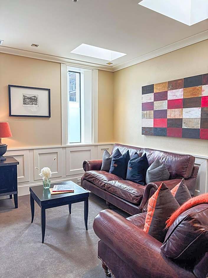 Eichardt's Private Hotel & Lakefront Apartments