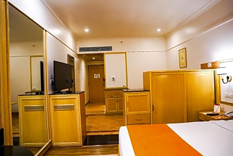 Club Executive King Room with Living Room