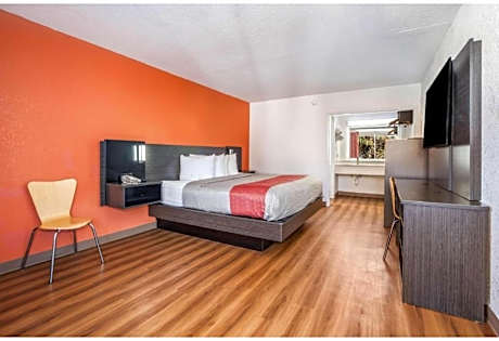 1 King Bed | Smoking, Micfridge