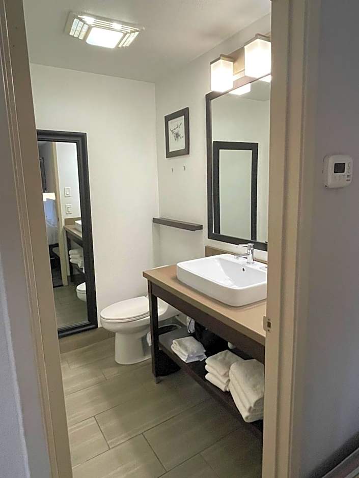 Country Inn & Suites by Radisson, Bakersfield, CA