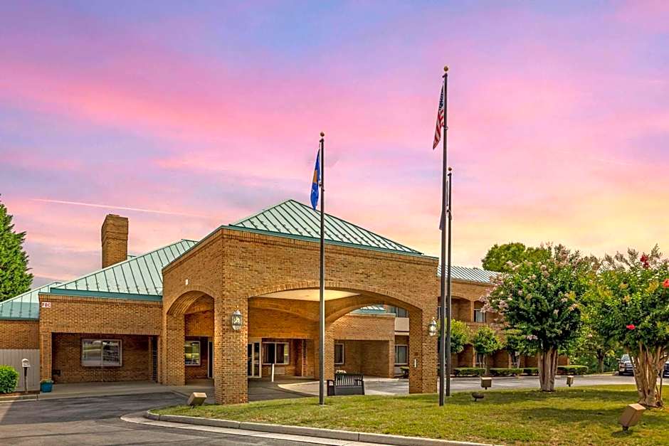 Comfort Suites Inn At Ridgewood Farm