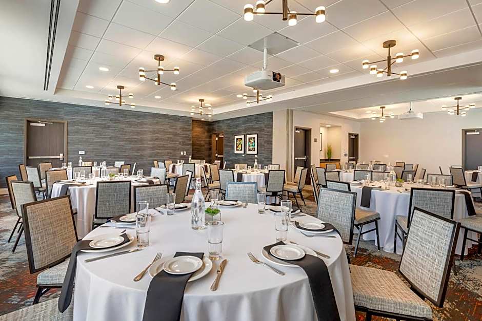 Cambria Hotel Denver Downtown RiNo