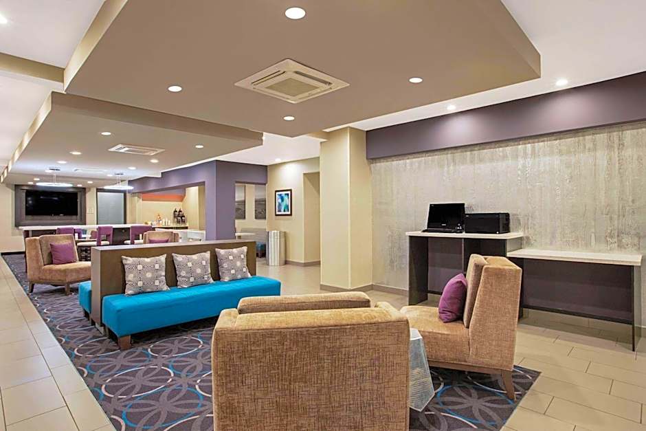 La Quinta Inn & Suites by Wyndham Fayetteville