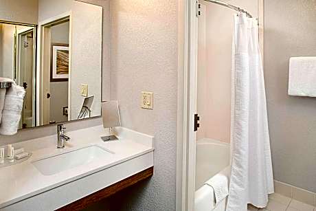 King Room with Bathtub - Mobility Access