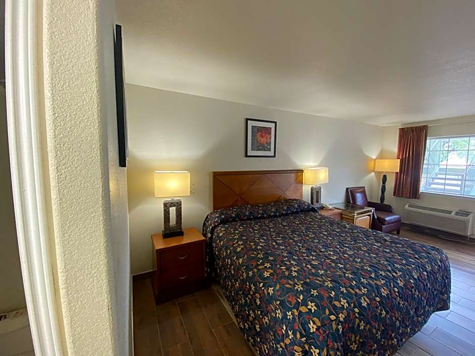 Cedar Creek Inn