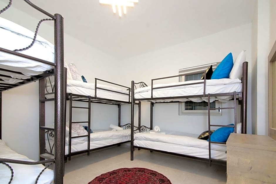 Private Hostel - Best location