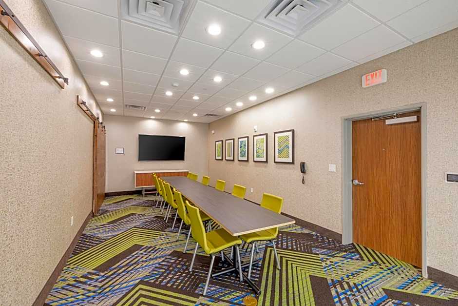 Holiday Inn Express & Suites Lindale – Tyler