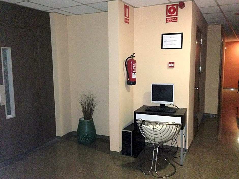 Hostal Drassanes